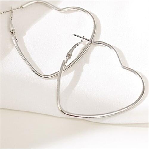 2021 European and American simple earrings sweet temperament metal line love fashion earrings for Women and Girls Free Shipping