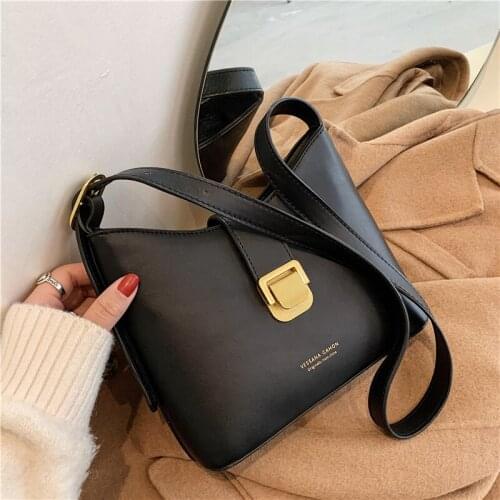 Hong Kong Style Retro Large Capacity Handbags 2021 Popular New Fashion Ladies All-match Shoulder Bag High-quality Underarm Bag