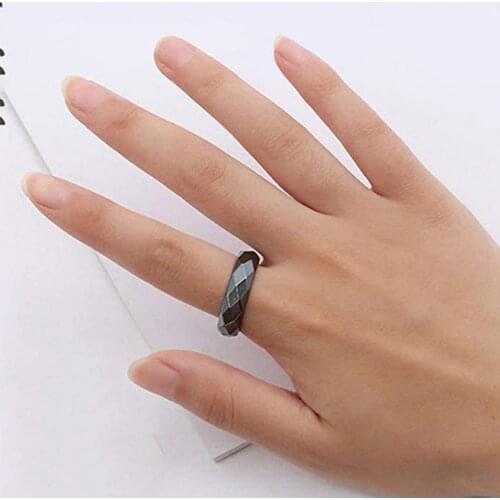 New Fashion Finger Ring Geometric Surface Trendy Skin-friendly Black Round All Match Ring for Dating Daily Wear Accessories