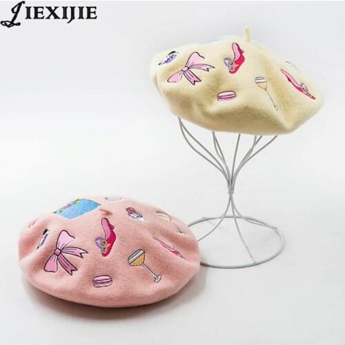 2018 top European pattern embroidery winter knitted wool beret painter hat personality beret warm hat high heels embroidered cap