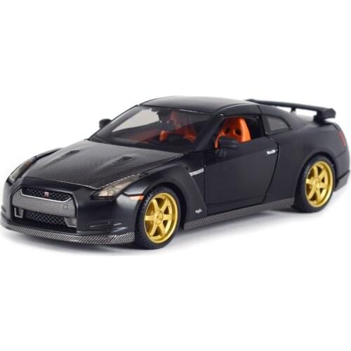 Maisto 1:24 Nissan 2009 GT-R Sports Car Static Die Cast Vehicles Collectible Model Car Toys