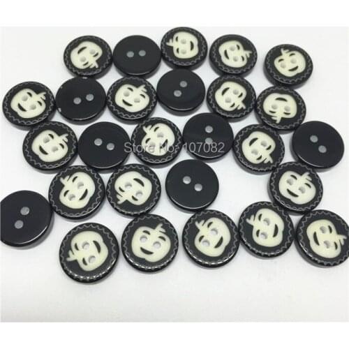 100pcs 12.5mm Black 2 Holes Resin Buttons Sewing Round Apple Design Shirt Button For Garment Accessory Scrapbooking Cardmaking