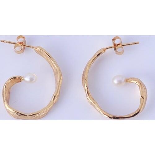 Simple retro fold C-shaped inlay with natural pearl opening Earrings