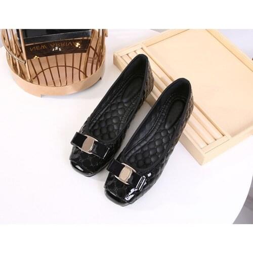 2021Black Patent leather Slip On Ballet Flats Shoes For Women Slip-On Metal decoration Flat Shoes Women Fashion Zapatos Mujer