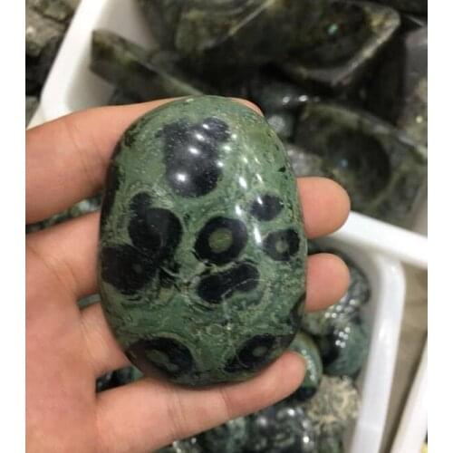 New fashion Madagascar mineral malachite stone for home decoration ，irregular smooth stone