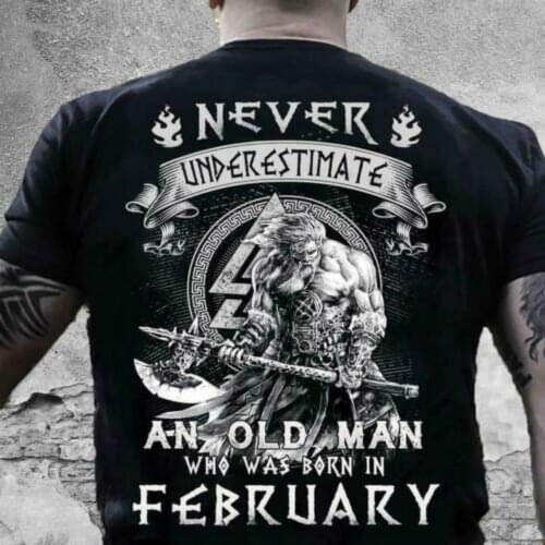 Never Underestimate An Old Man Born In February T-Shirt. Summer Cotton Short Sleeve O-Neck Mens T Shirt New S-3XL
