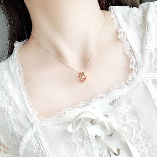 YUN RUO 2018 Rose Gold Color Roman Numerals Crystal Pendant Necklace Fashion Titanium Steel Woman Jewelry Not Fade & Allergic