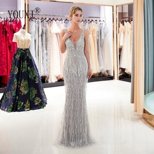 Sexy Plunging V-Neck Evening Dress 2020 Light Gray Tulle Beaded Beading Crystal Tassel Luxury Robe Soiree Dubai abendkleider