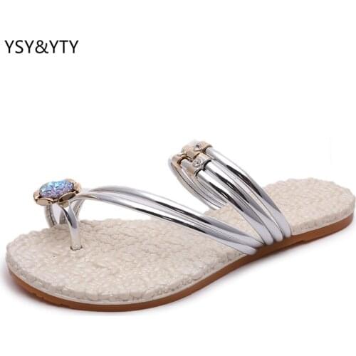 2019 summer new sets of toe diamonds in the bottom with a cool sandpin foot word flip slippers female thick sandals