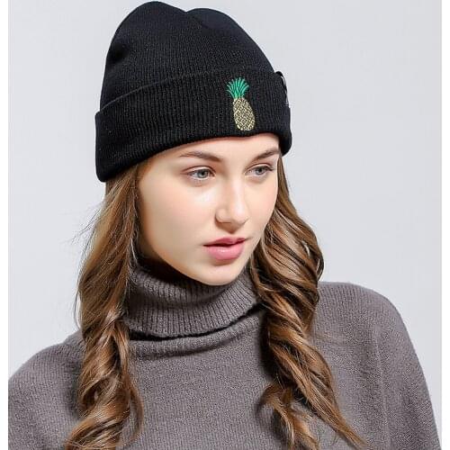 Unisex Pineapple Embroidered Pattern Knit Cap Skullies Beanies Outdoor Mens and Womens Warm Melon Hat Winter Flanging Cap Z171