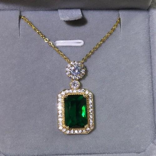 Yellow gold necklaceemerald greenPendantFull diamond necklace
