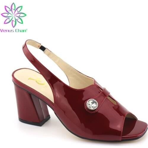 Latest Red Color Elegant Crystal Women Shoe Wedding Shoe Woman Low Heels Comfortable Slip on Sdandals Slipper Shoes Wedding Shoe