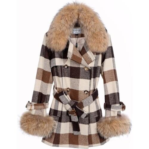 2020 new Korean version of autumn and winter raccoon fur collar woolen coat plaid coat slim woolen coat women winter