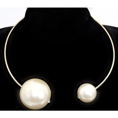 The size of the big catwalk models in Europe and America pearl short money Korean personalized fashion necklace