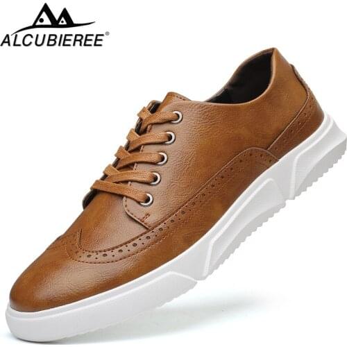 High Quality British Style Mens Leather Casual Shoes Men Sneakers Leather Men Moccasin Brogue Sport Shoes for Men Autumn Shoes