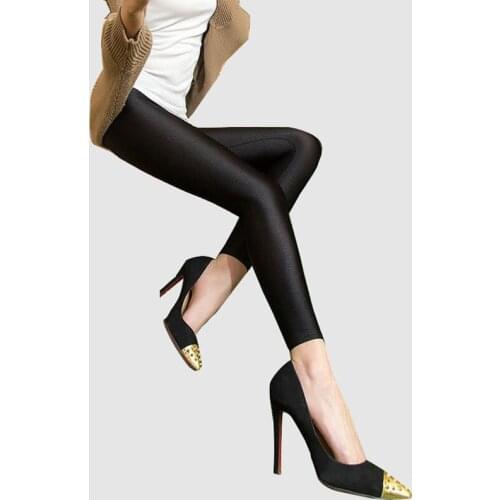 INITIALDREAM Capri Leggings