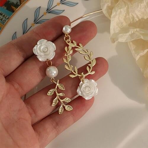 Ancient Greek Goddess Woven Rattan White Rose Earrings for Women Elegant French Asymmetric Dating Jewelry Friend Pearl Earrings