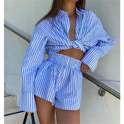 Vertical stripes loose long-sleeved shirt + elastic waist loose shorts two-piece fashion suit