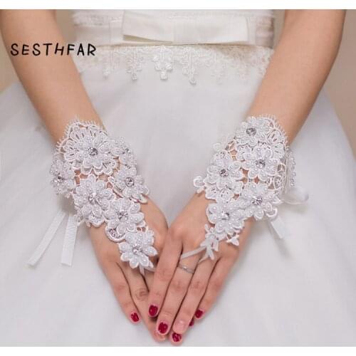 2019 Custom Made Bridal Gloves Fabulous pearl Diamond Flower Glove Hollow Wedding Dress Accessories