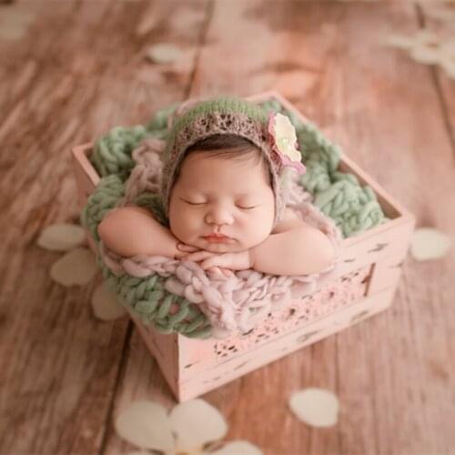 Crochet Newborn Flower Bonnet Photography Props Knitted Baby Girl Hat Vintage Newborn Hat Flower Pattern Infant Cap Photo Props