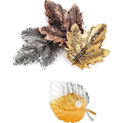 Vintage Maple Leaf Brooch Metal Vintage Women Girl Charming Exquisite Collar Lapel Pin Fashion Jewelry Party Garment Accessory