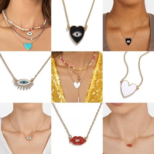 Bohemian Womens Necklace with Fashion Short Rhinestone Heart Pendant Clavicle Chain Romantic Love Red Lip Jewelry