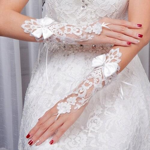 Delicate Elegant Wedding Gloves Fingerless Ivory White Lace Bridesmaids Gloves Short Bridal Gloves Bride Accessories