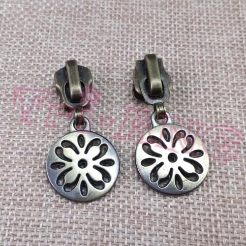 20pcs/lot, 5# Zipper Sliders w/ Round Hollow-out Flower Pattern Pulls for Metal/Resin Zippers Clothes/Bags Accessories