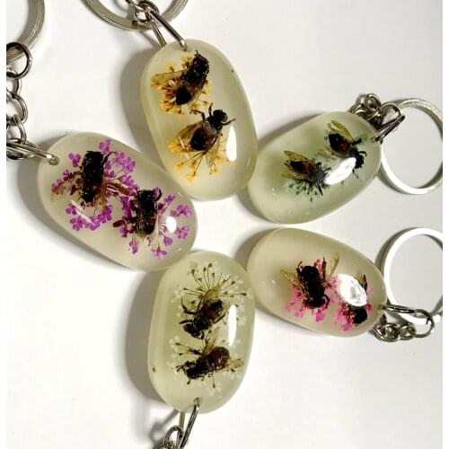 FREE SHIPPING yqtdmy 12 pcs magic miced colorful flower Embedded Bee Shape Cute Keychains