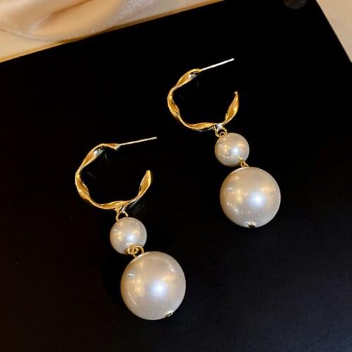 VSnow Luxury Oversize Simulated Pearl Long Dangle Earrings for Women Trendy Gold Color C Shape Metallic Hook Earrings Jewellery