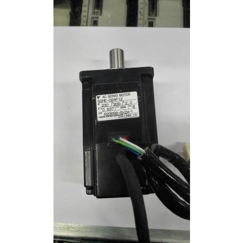 SGME-02AF12 SERVO MOTOR , used in good condition . 80% appearance new , good working , free shipping