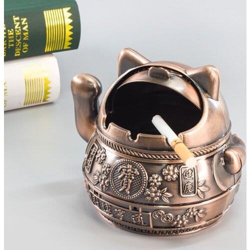 Lucky cat ashtray European creative personality trend Household living room with cover Windproof luxury high-end simple ashtray