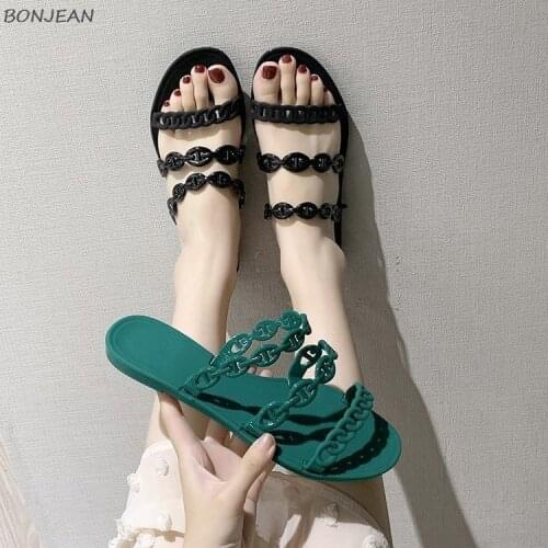 Summer New Womens Slippers Fashion Outdoor Flat Hollow Out Ladies Slippers Plastic Chain Decoration Solid Beach Ladies Shoes