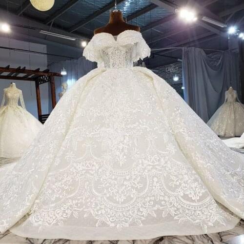 2021 New Arrivals Luxurious Lace Wedding Dresses Sleeveless Sweatheart Neckline Lace Ball Gown Bridal Dresses Robe De Mariee
