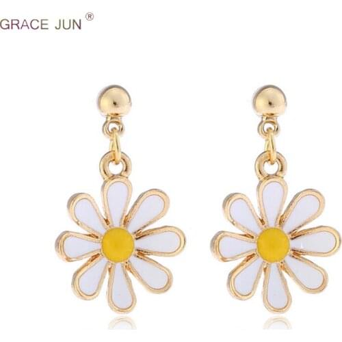 GRACE JUN 2018 Trendy Clip on Earrings Without Pierced for Women Party Wedding Charm Small Daisy Flower Drop Pierced Earrings