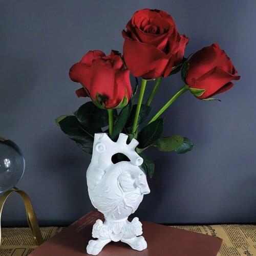 Creative Heart Vase with Gold Base Home Decor Living Room Desktop Decoration Retro Flower European Style Crafts Resin Art Vases