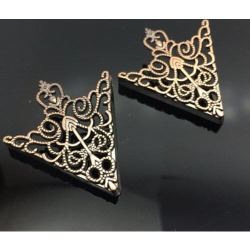 Brooches Mens Suits And Accessories The Golden Palace Retro Hollow Pattern Shirt Collar Brooch Buckle Angle Triangle women
