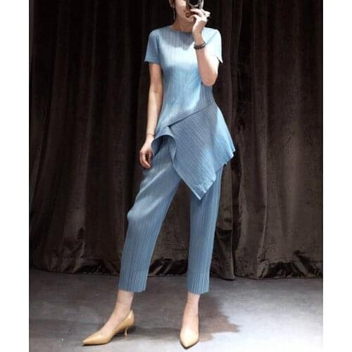 Women Wrinkle Suit Folded Pants Short Sleeves Round Neck Irregular Tops Pleated Two Pieces Clothing Sets