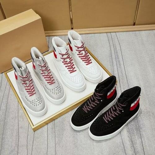 Tênis com cravos para homem e mulher, sapatos femininos de couro confortáveis, salto plano casual respirável tamanho grande 47