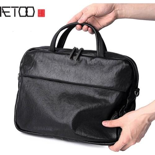 AETOO The artistic gentleman fashion handbag, the first layer leather hand cross body bag carries the business leisure briefcase
