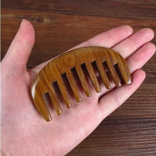 Hairdressing tool is a high-quality portable natural green sandalwood comb hair comb