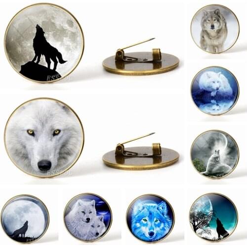 Full Moon Aggressive Wolf Pattern Art Handcrafted Brooch Glass Cabochon Jewelry Wolf Animal Bronze Brooch Men Women Gifts