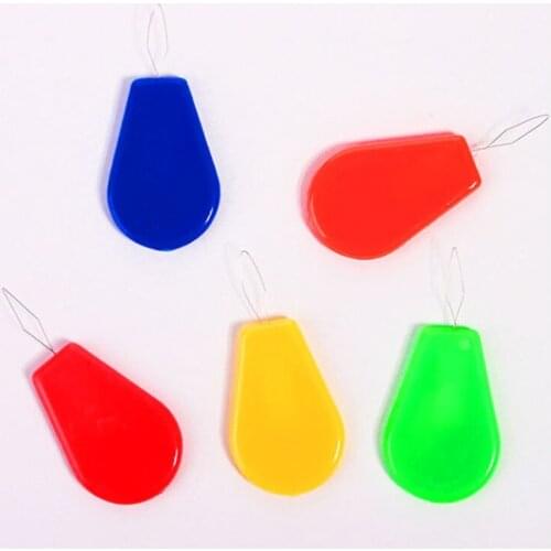 2pcs Plastic needle is colored plastic tail threading - threader sewing machine - DIY cross stitch