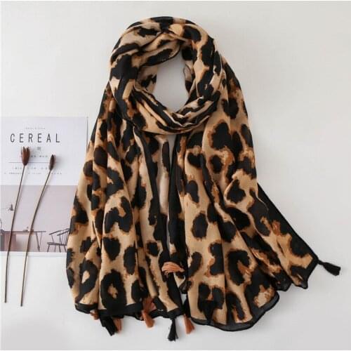 2020 quality hijab scarf Autumn and winter New Fashion Print blanket scarf Lady beach Cotton shawl womens cotton material scarf
