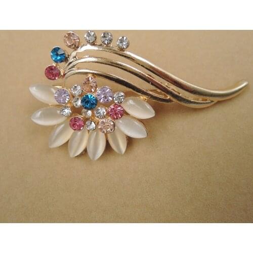 Fashion jewelry women brooches top new fashion brooch made of metal and crystals