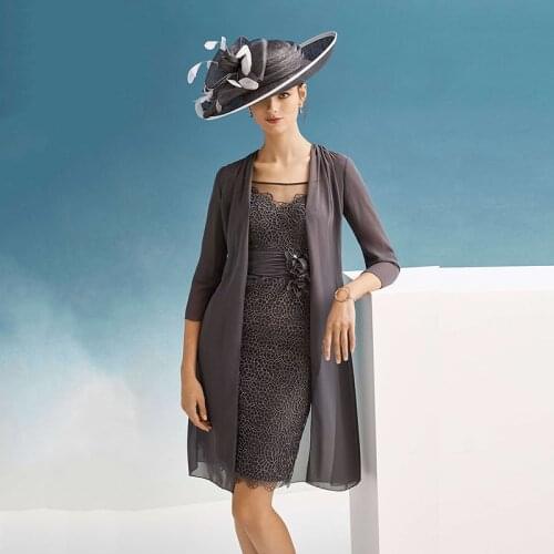 2021 Latest Elegant Gray Two Pieces Lace Mother of the Bride Dresses with Jacket Half Sleeves Wedding Party Gowns Knee Length