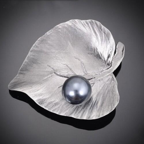 Antique Silver Plated Leaf Shape Vintage Brooches Classic Style Grey Imitation Pearl Pin Brooch Men & Women Custume Accessories