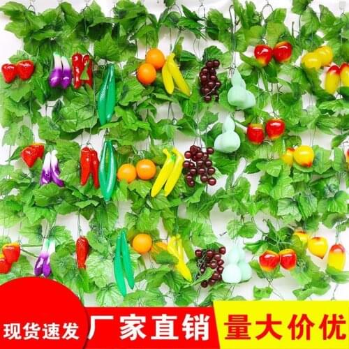 The simulation fruit rattan decoration in the shop, the green plants are versatile, the plastic hot pot shop, the flower shop