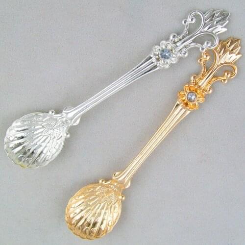 Vintage Mini Royal Style Teaspoon Metal Gold Carved Coffee Snacks Fruit spoon Dessert spoon Kitchen Tool