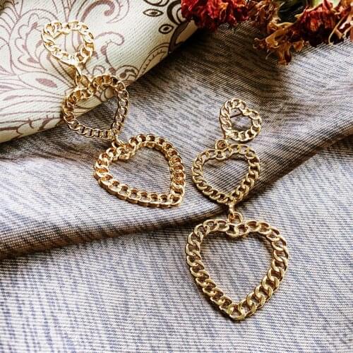 European And American New Chain Hollow Peach Heart Earrings Creative Retro Simple Golden Metal Earrings